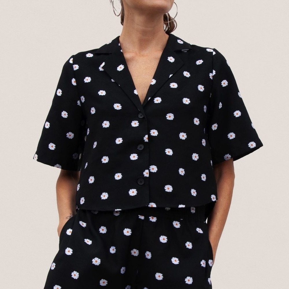 STINE GOYA Athena Cropped Button Down Daisy Shirt